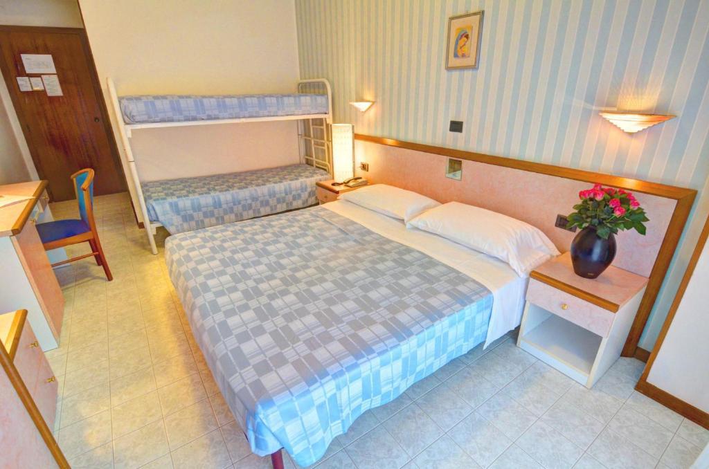 Family Hotel Relax San Benedetto del Tronto Room photo