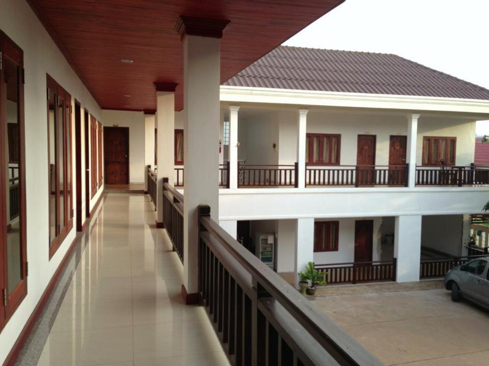 Chalouvanh Hotel Pakse Exterior photo