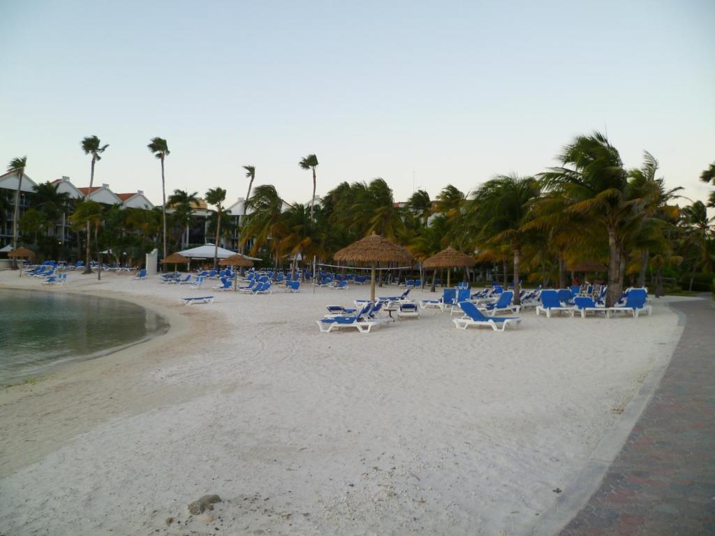 Flamboyant Garden Villas Oranjestad Exterior photo