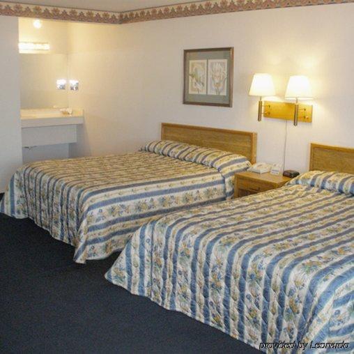 Garden Inn And Suites Glendora Room photo