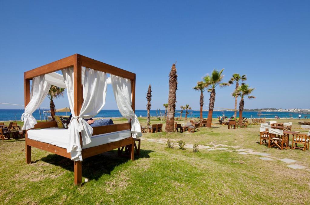 Amphora Hotel & Suites Paphos Exterior photo