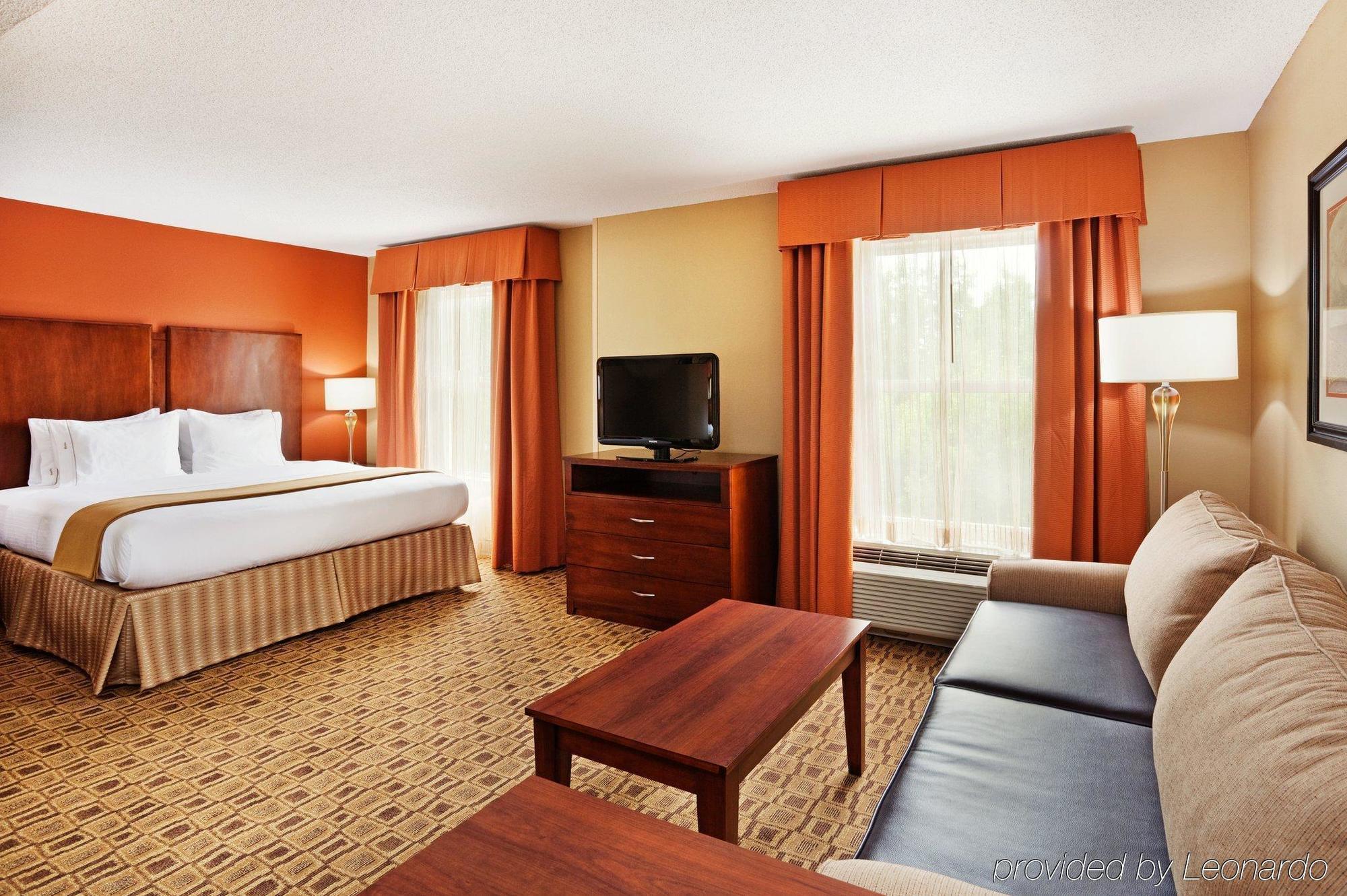 Comfort Suites Near Birkdale Village - Huntersville Room photo