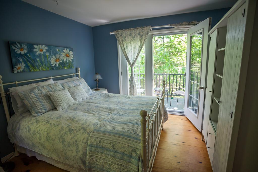 La Chaumiere De L'Anse Bed & Breakfast Mont-Tremblant Room photo