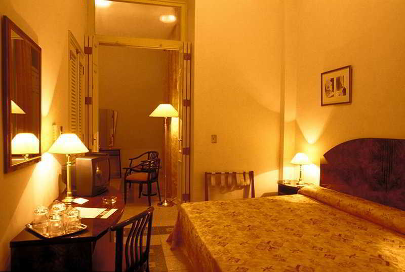 Ambos Mundos Hotel Havana Room photo