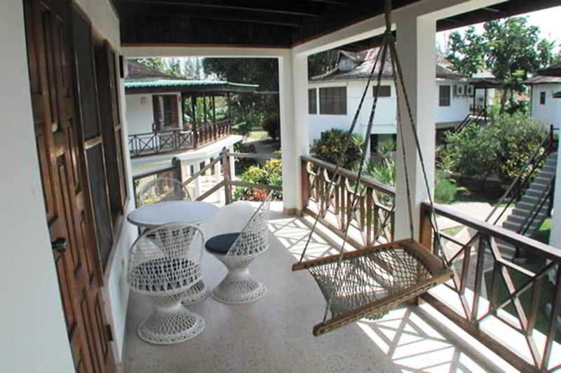Negril Treehouse Resort Exterior photo
