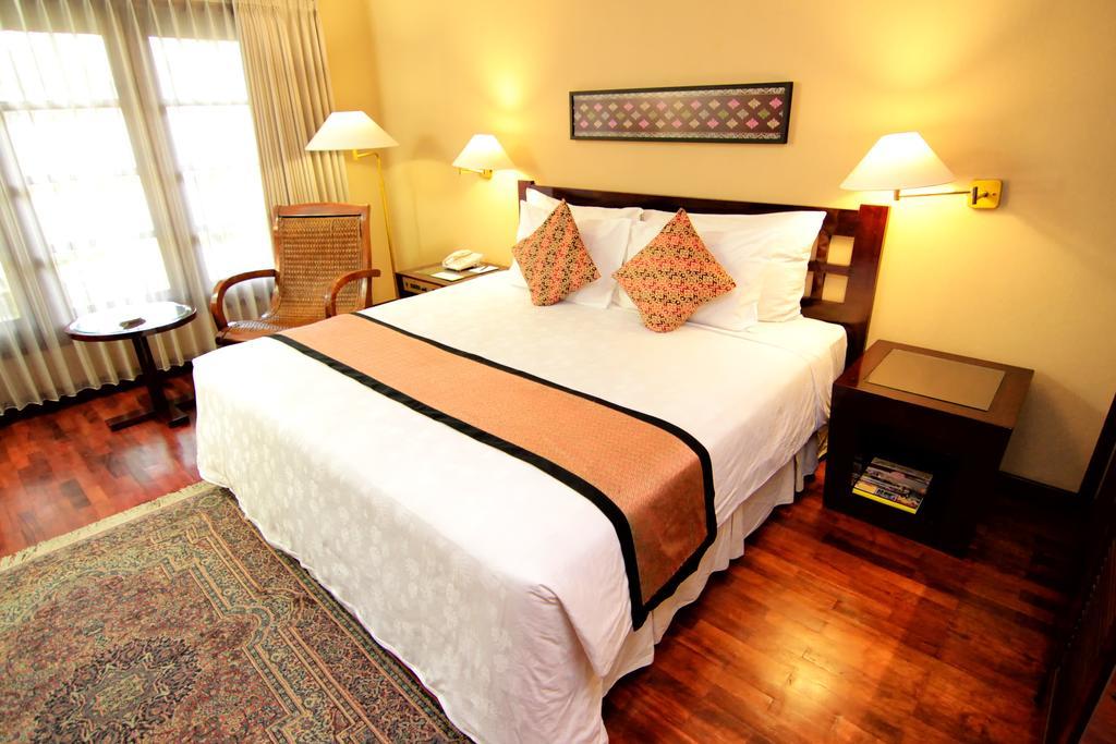 Singgasana Hotel Surabaya Room photo