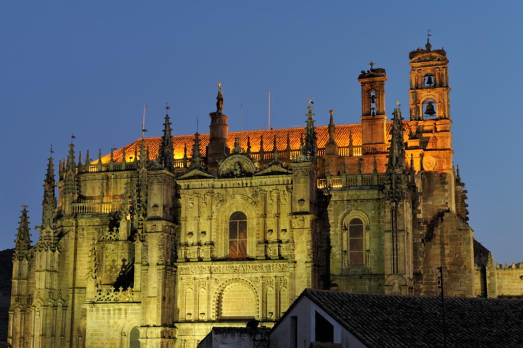 Palacio Carvajal Giron Plasencia Exterior photo