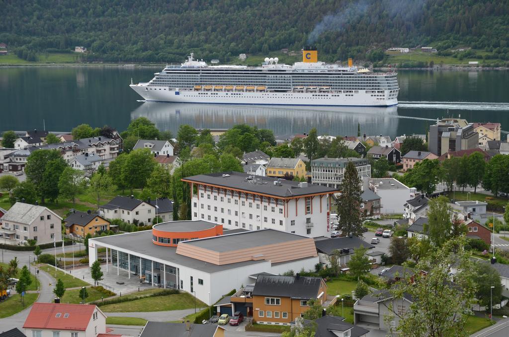 Grand Hotel - By Classic Norway Hotels Andalsnes Exterior photo