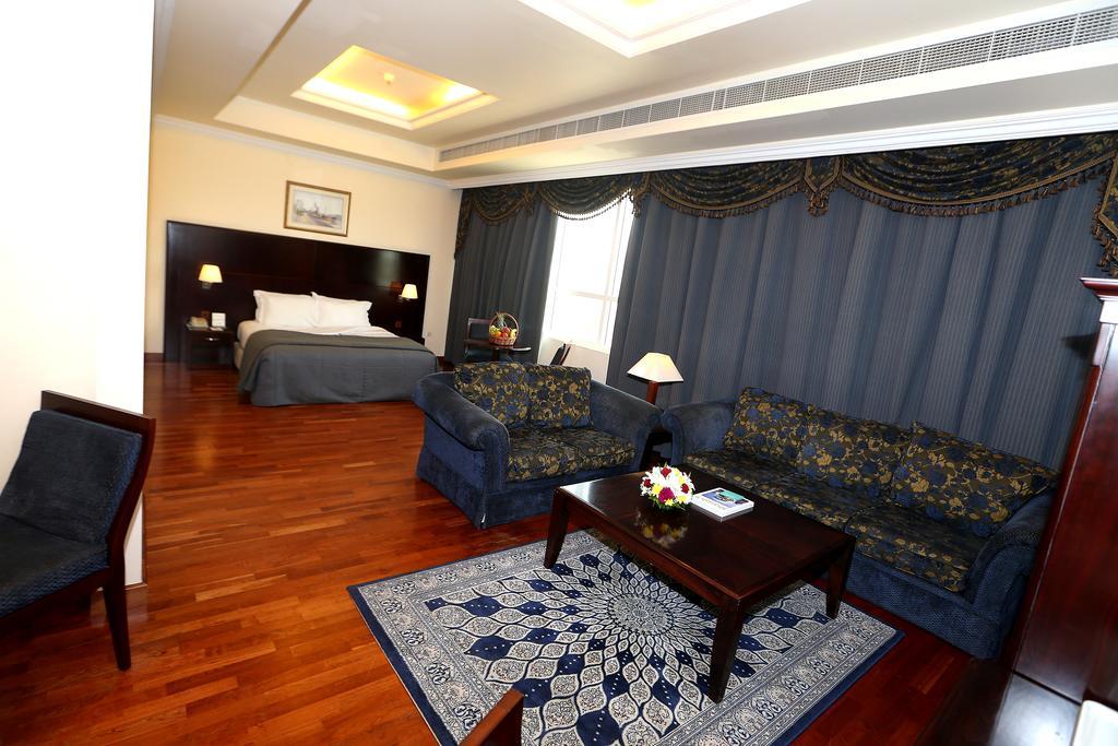 Sharjah Premiere Hotel & Resort Exterior photo