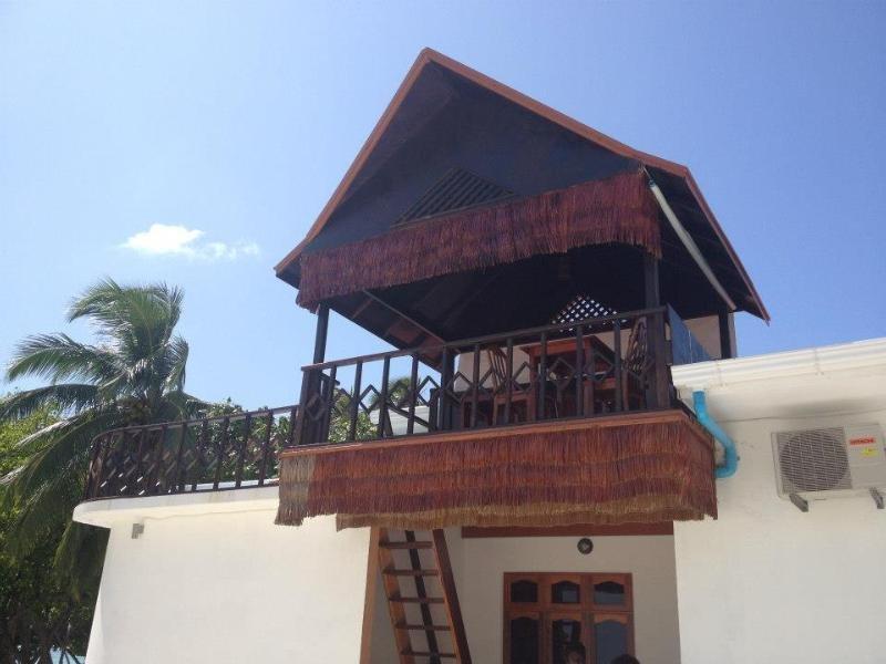 The Strand Hotel Thulusdhoo Exterior photo