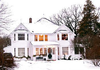 Old Victorian Farmhouse Bed And Breakfast Wauconda Exterior photo
