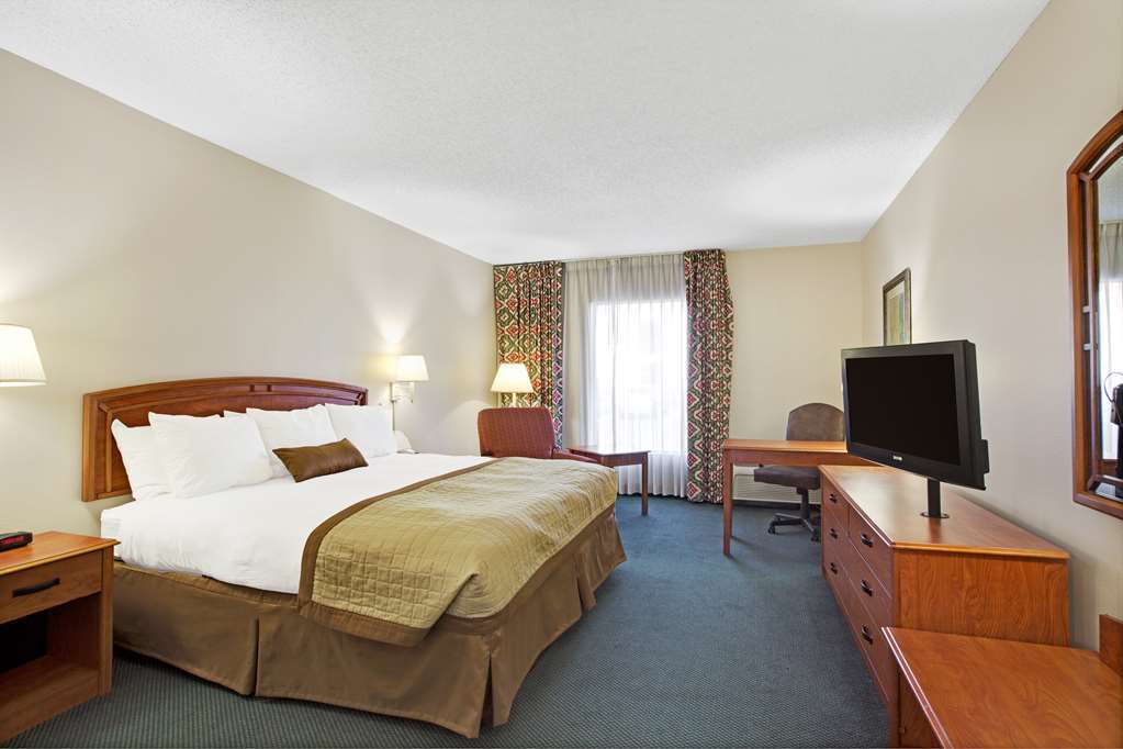 Red Roof Inn Plus & Suites Houston - Iah Airport Sw Room photo