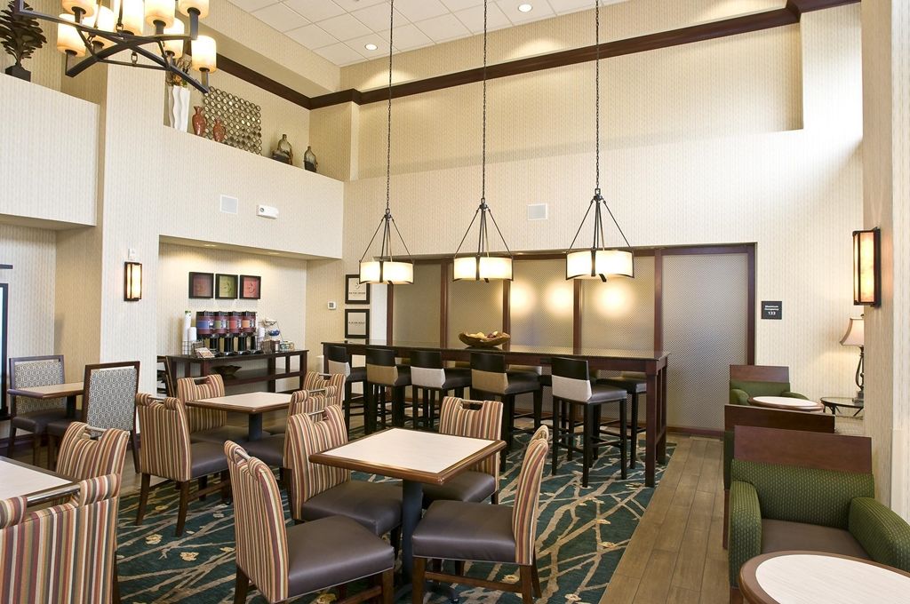 Hampton Inn & Suites Cincinnati-Union Centre West Chester Restaurant photo