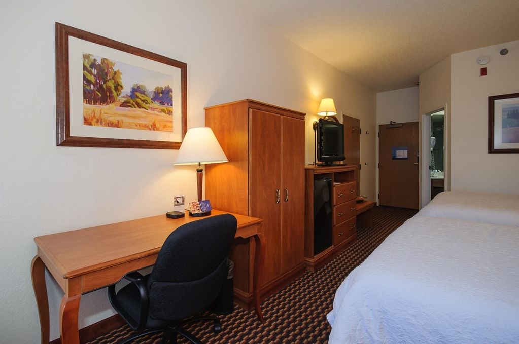 Hampton Inn Rochester Room photo