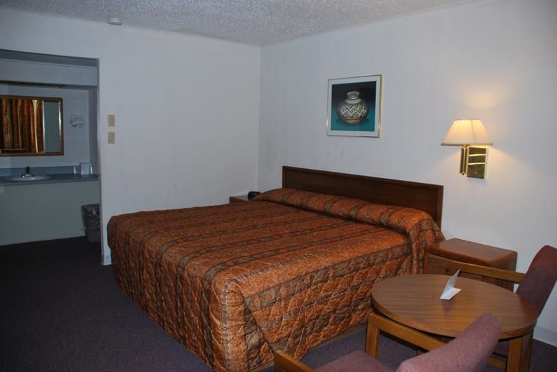 Thunderbird Motel Hillsboro Room photo