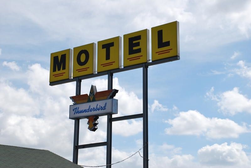 Thunderbird Motel Hillsboro Exterior photo