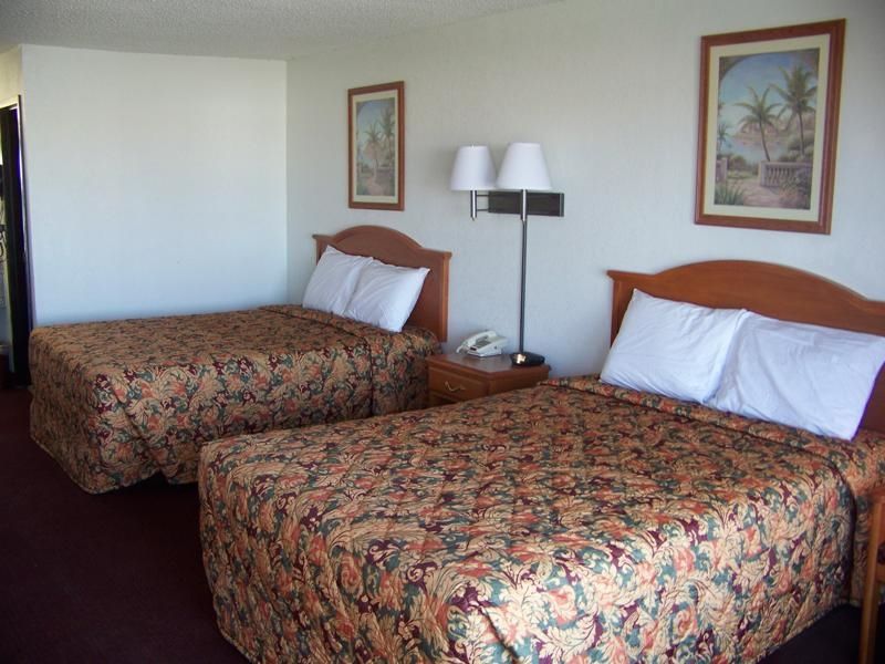 Travelers Inn And Suites Oklahoma City Room photo