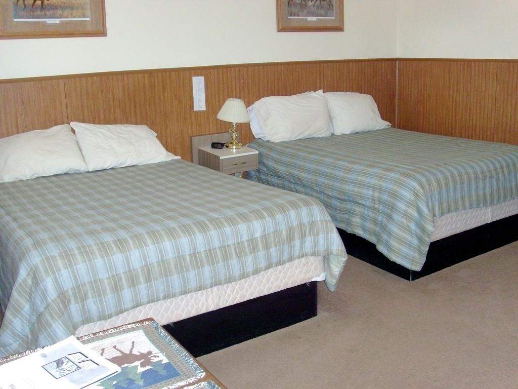 Paintbrush Inn Thermopolis Room photo