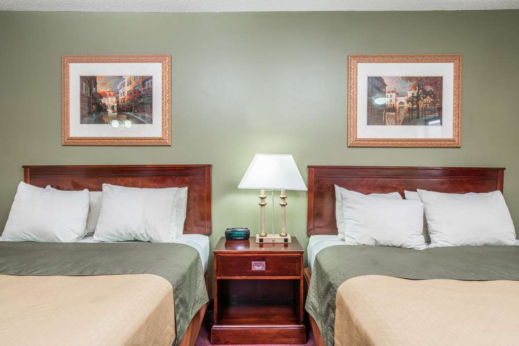 Heartland Hotel & Suites Rock Valley Room photo