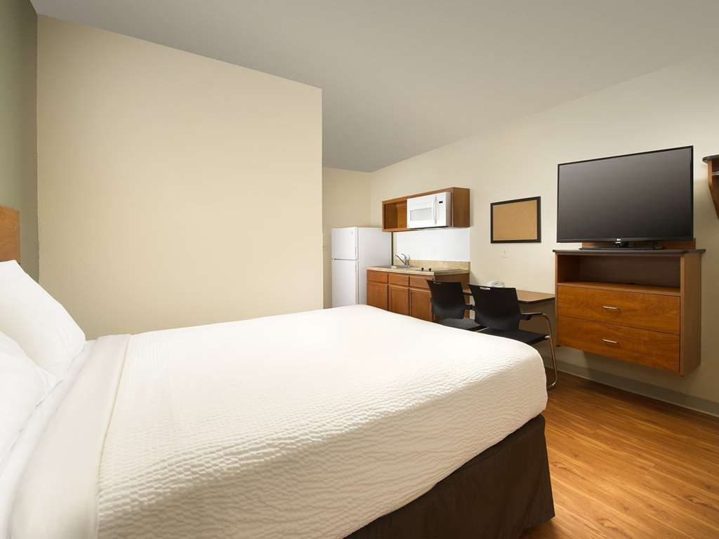Woodspring Suites Sioux Falls Room photo
