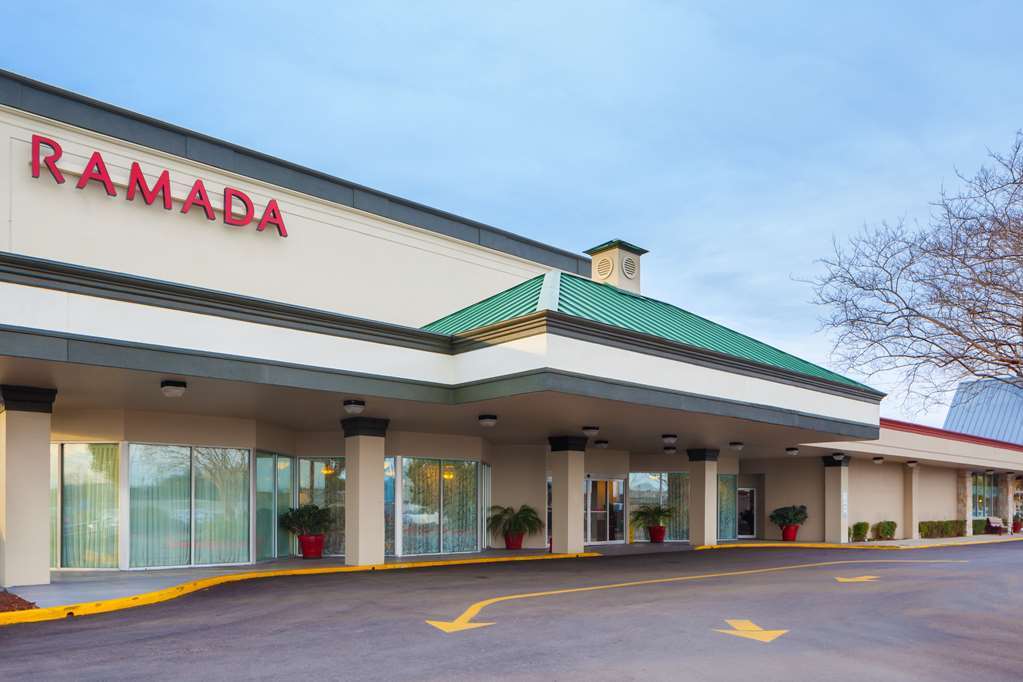 Ramada By Wyndham Metairie New Orleans Airport Hotel Exterior photo