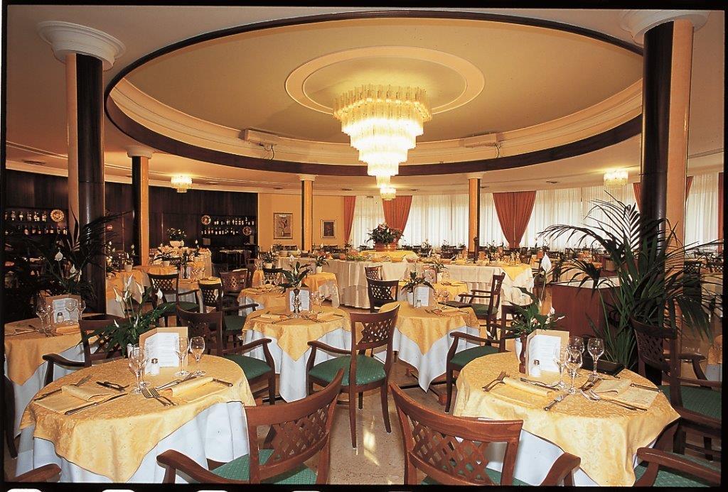 Hotel Terme Imperial Montegrotto Terme Restaurant photo