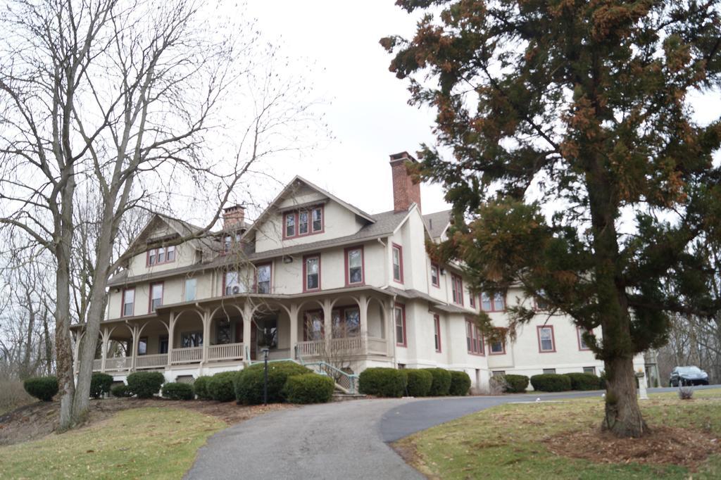 The Inn At Ragged Edge Chambersburg Exterior photo