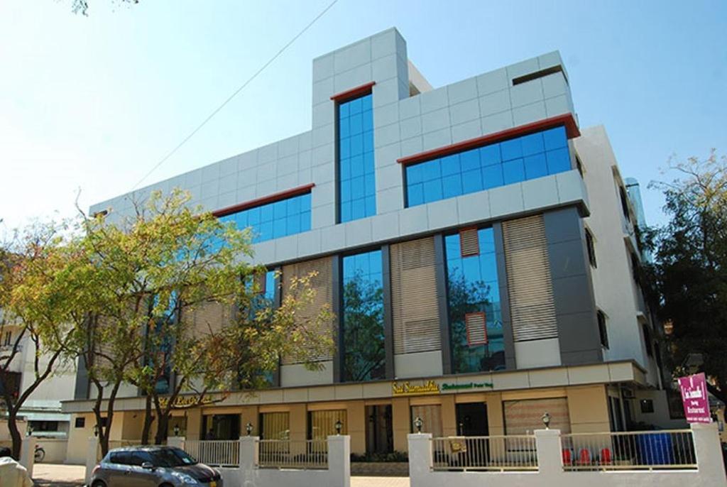 Hotel Lee Grand Shirdi Exterior photo