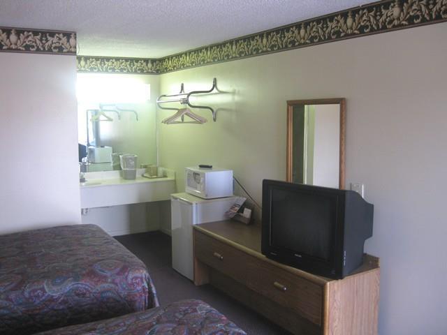 Passport Inn Perry Room photo