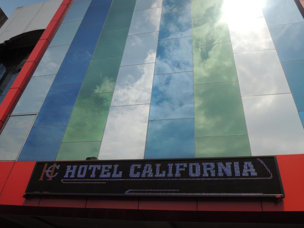 California Hotel Jakarta Exterior photo