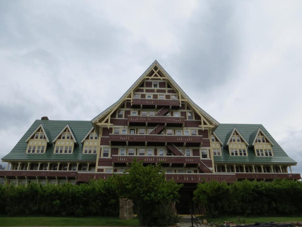 Prince Of Wales Hotel Waterton Park Exterior photo