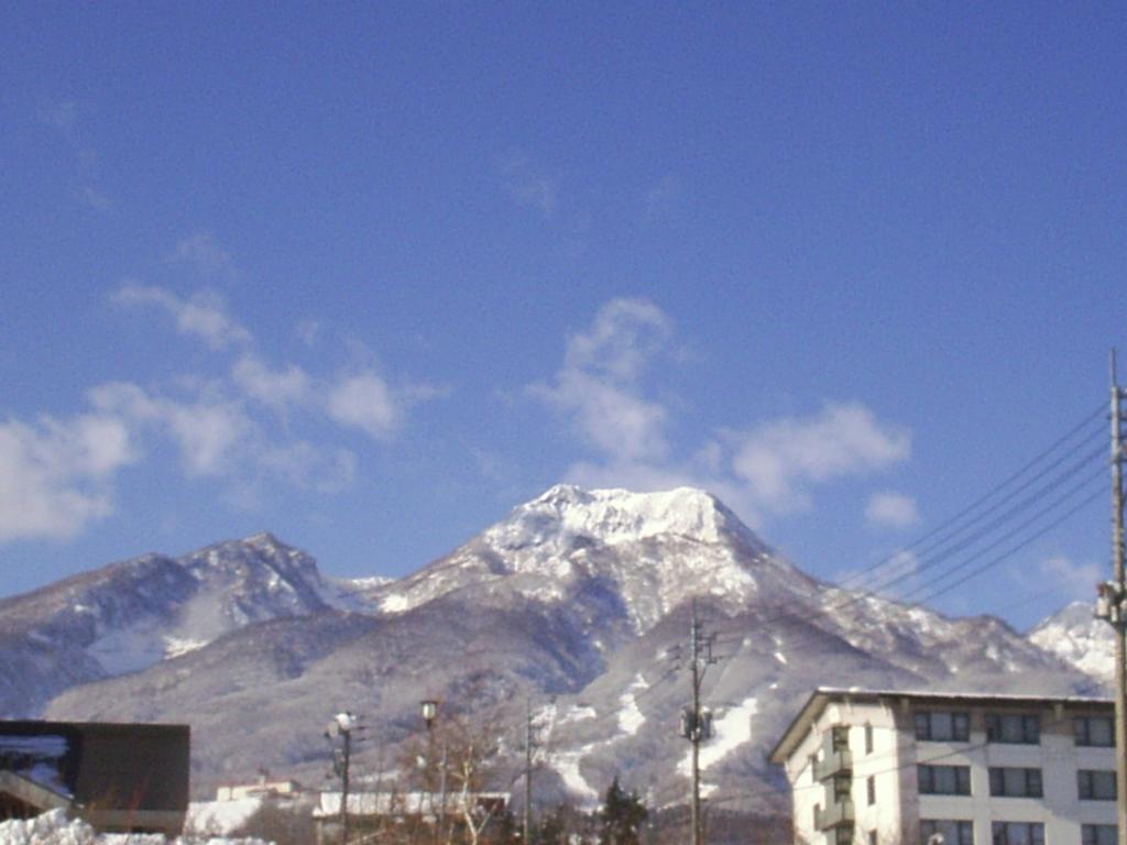 Akakura Yours Inn Myoko Exterior photo