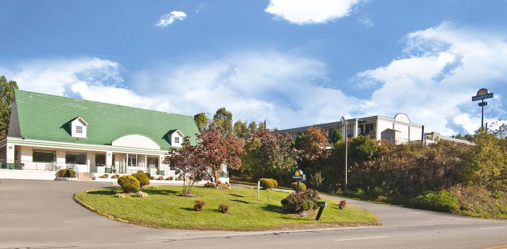 Days Inn By Wyndham Asheville West Candler Exterior photo