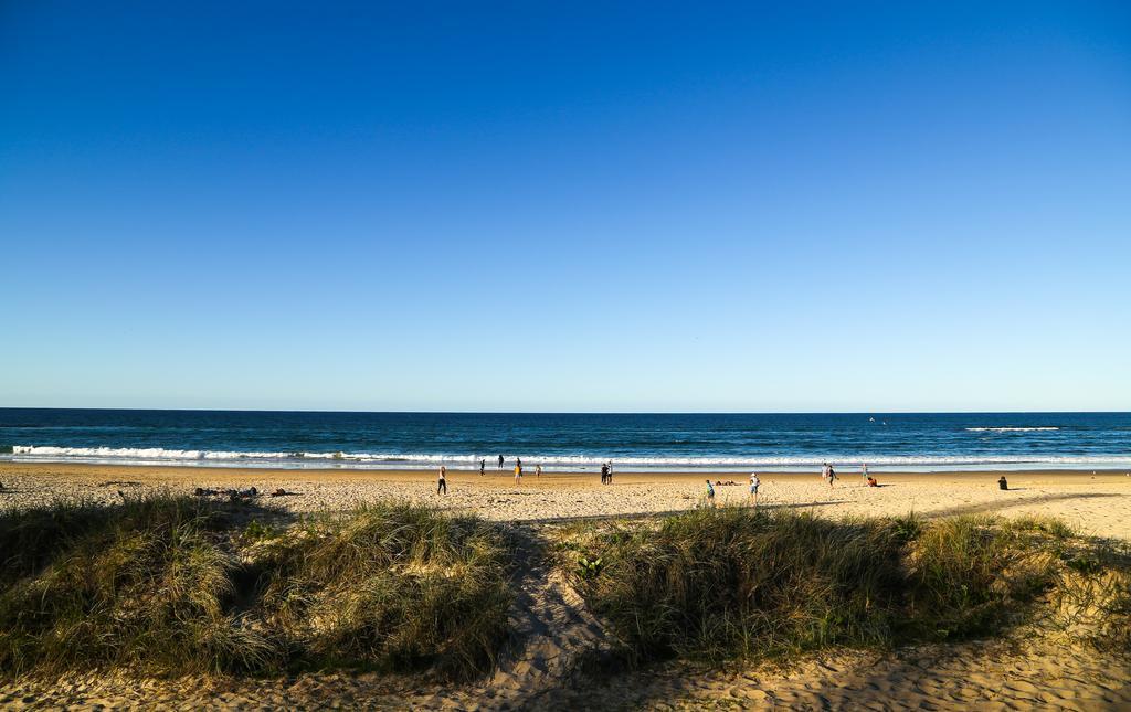 Pacific Regis Beachfront Holiday Apartments Gold Coast Exterior photo