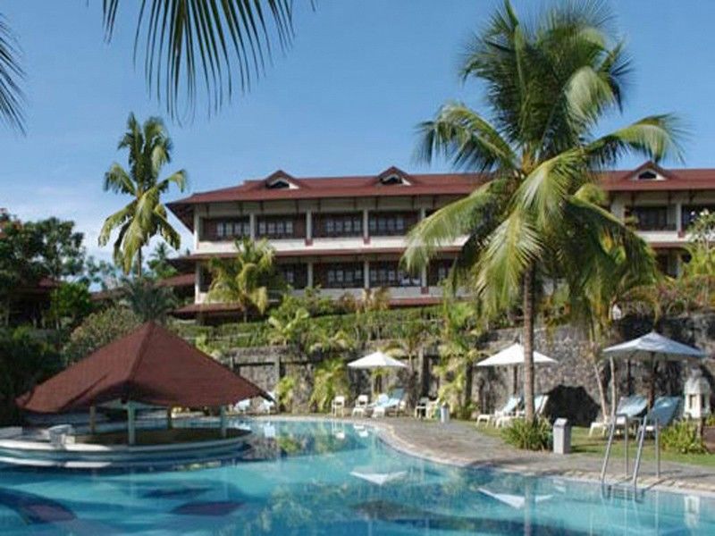 Santika Manado Hotel Sulawesi Exterior photo