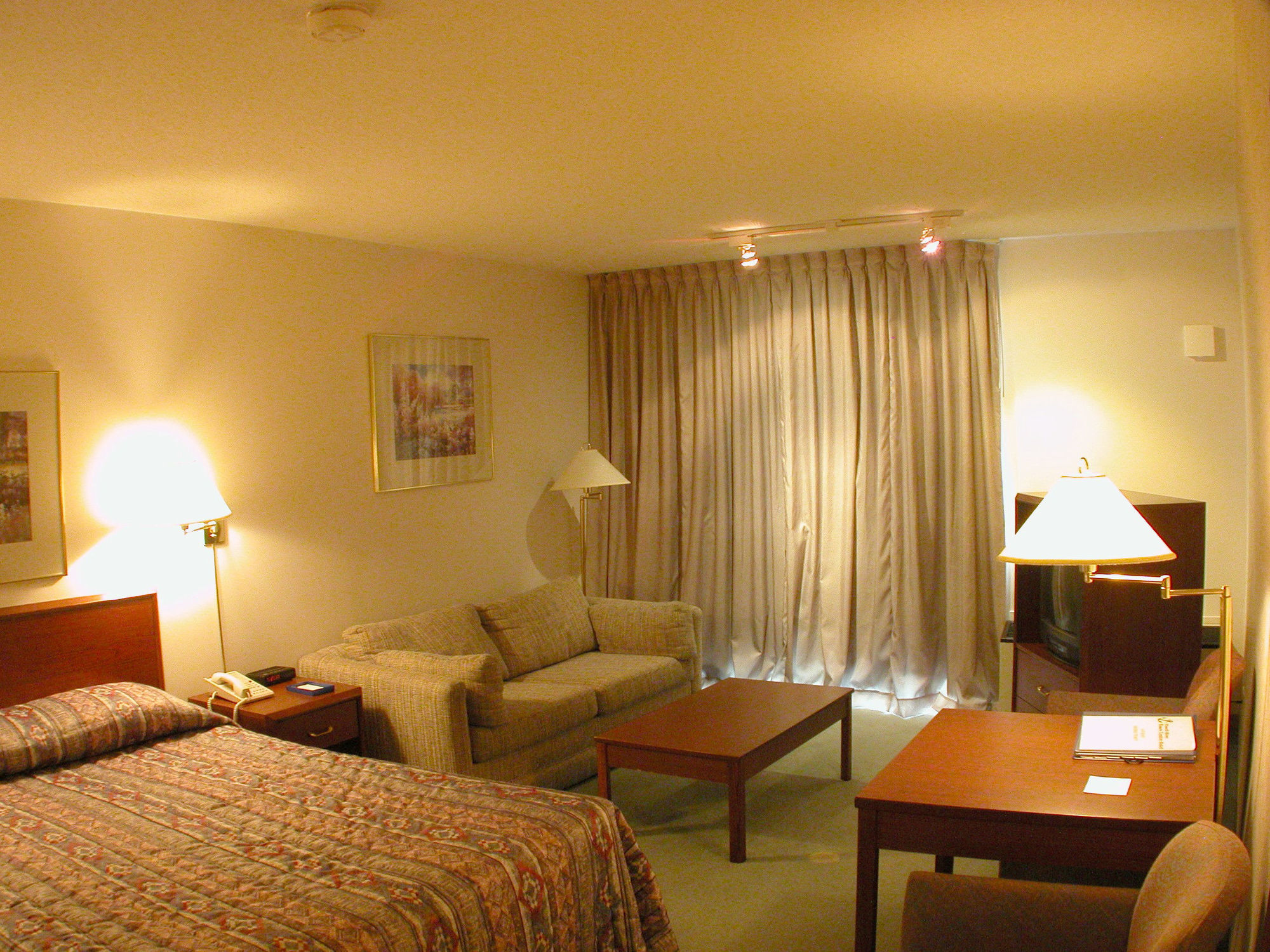 Powell River Town Centre Hotel Room photo