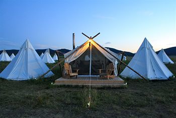 Yellowstone Under Canvas Hotel Yellowstone National Park Exterior photo