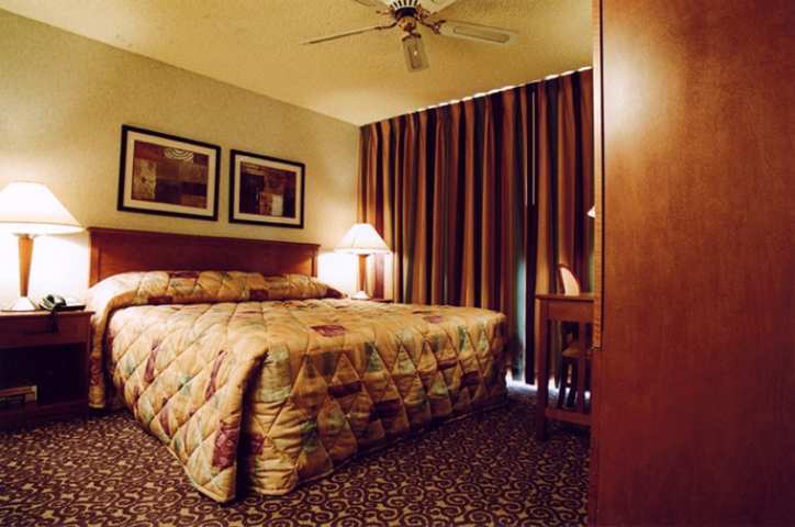 Embassy Suites By Hilton Oklahoma City Will Rogers Airport Room photo