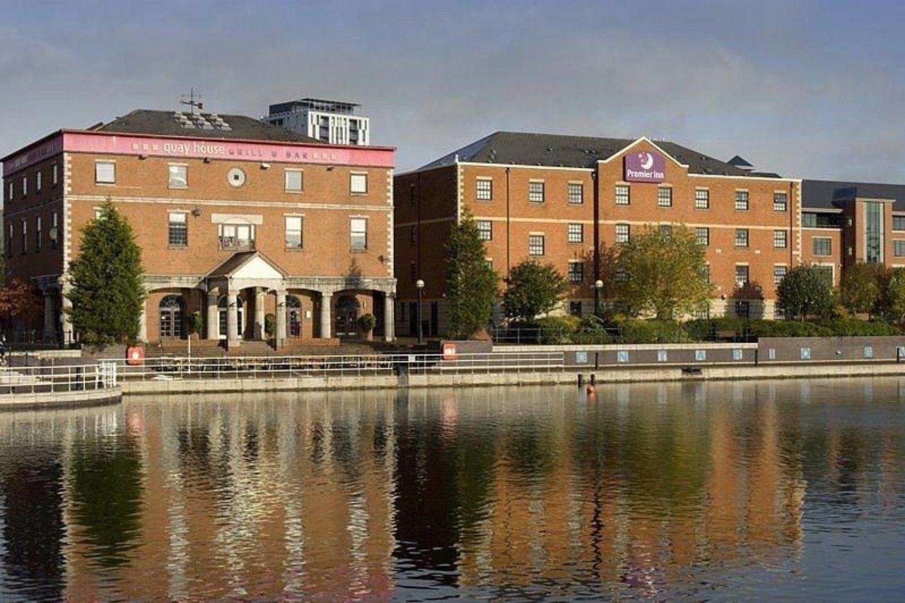 Premier Inn Manchester Salford Quays Exterior photo