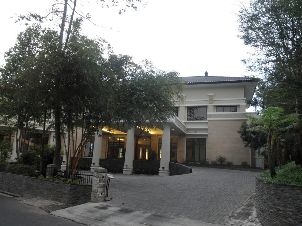 The Oxalis Regency Hotel Magelang Exterior photo