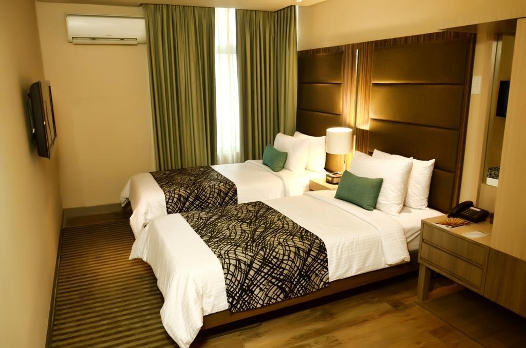 Best Western Antel Spa Hotel Suites Makati City Room photo