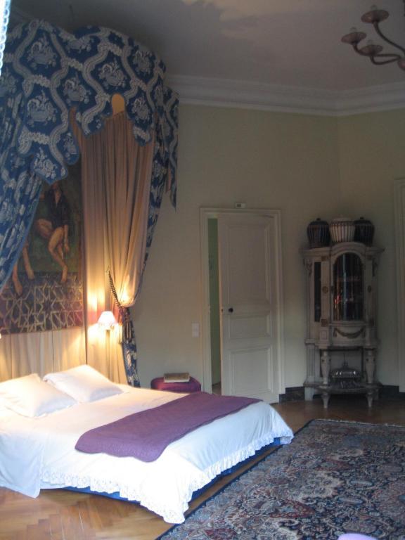 Chateau De Puybelliard Bed & Breakfast Chantonnay Room photo