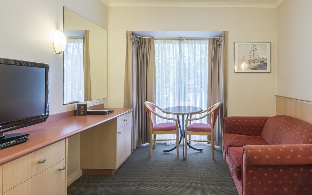 The Waverley International Hotel Glen Waverley Exterior photo