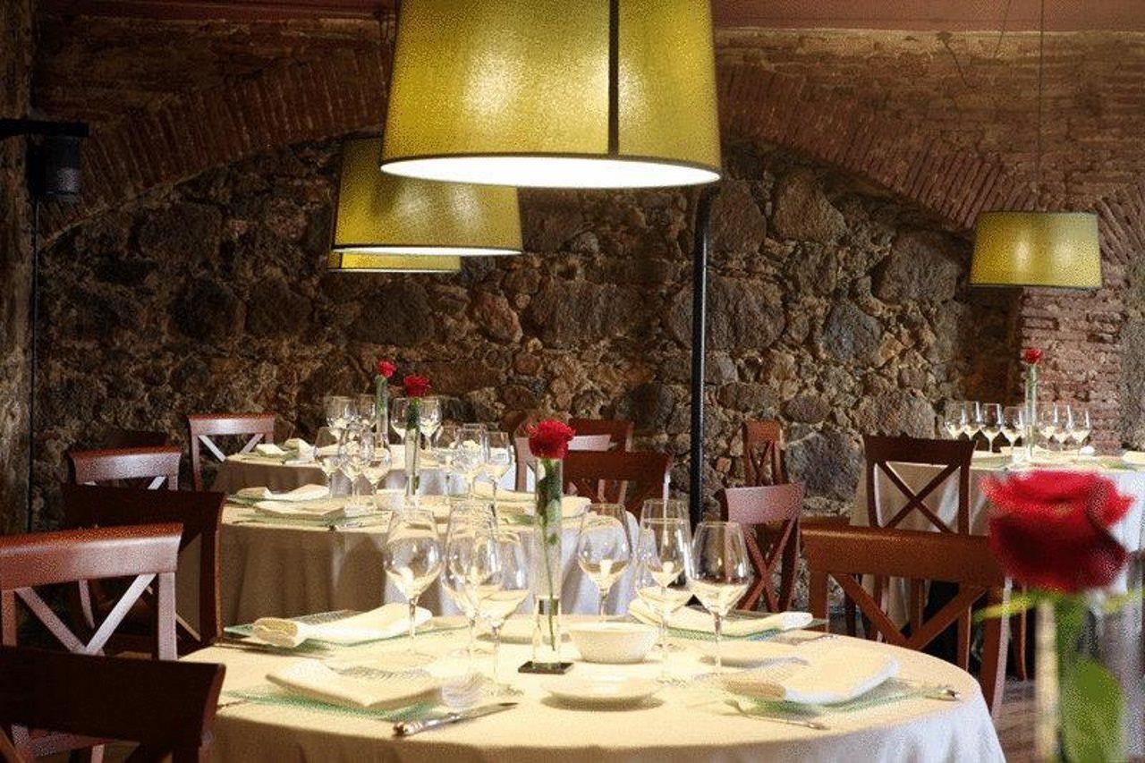 Hotel Castell De L'Oliver Mataro Restaurant photo