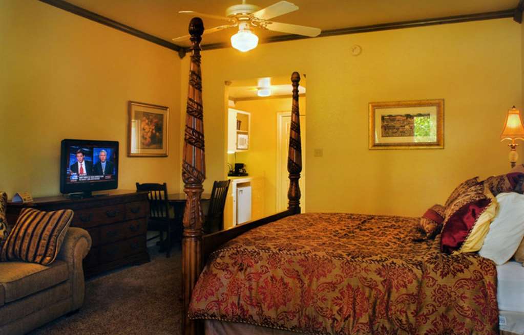 Inn On Barons Creek Fredericksburg Room photo
