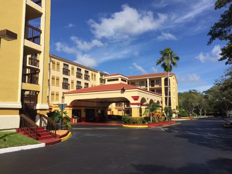 Holiday Inn & Suites Boca Raton - North Exterior photo