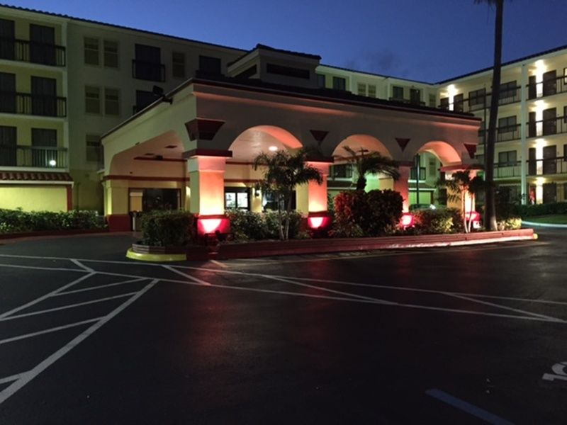 Holiday Inn & Suites Boca Raton - North Exterior photo