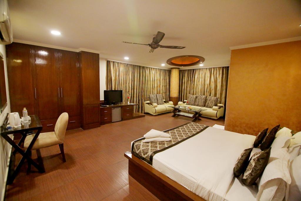 Chirag Residency Hotel New Delhi Exterior photo