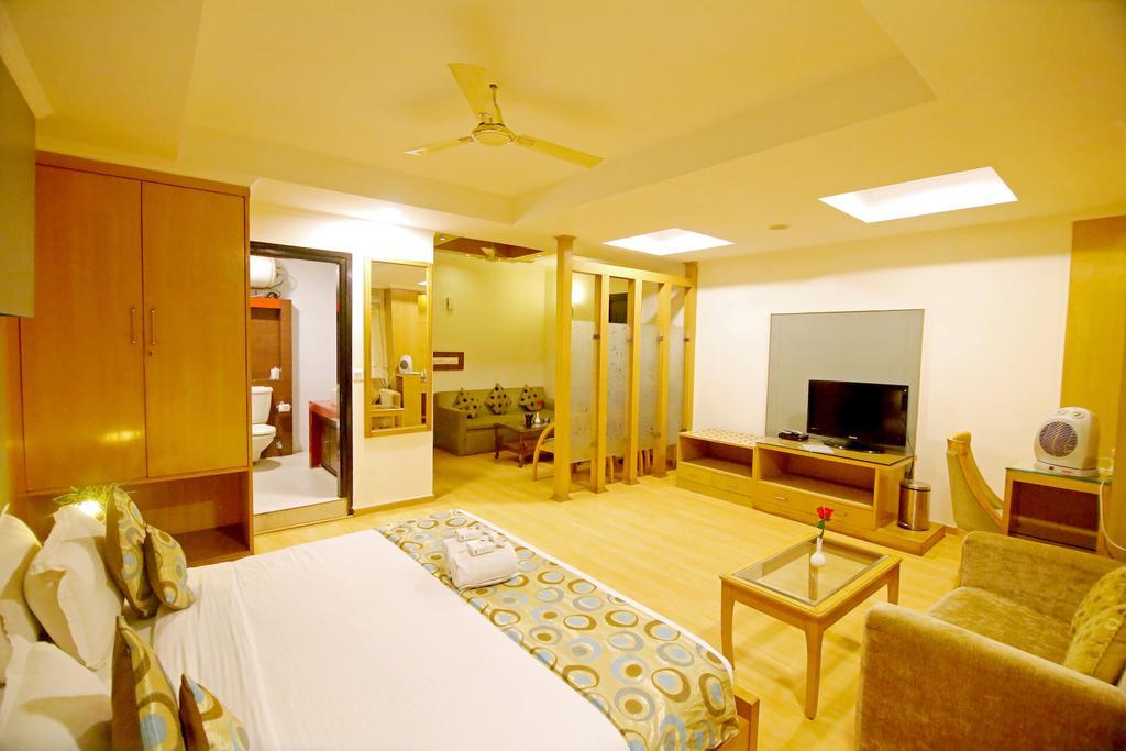 Chirag Residency Hotel New Delhi Exterior photo