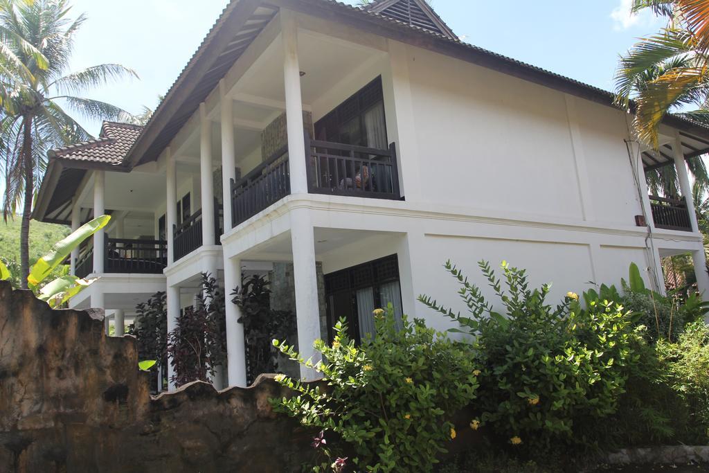 Kuta Indah Hotel Exterior photo